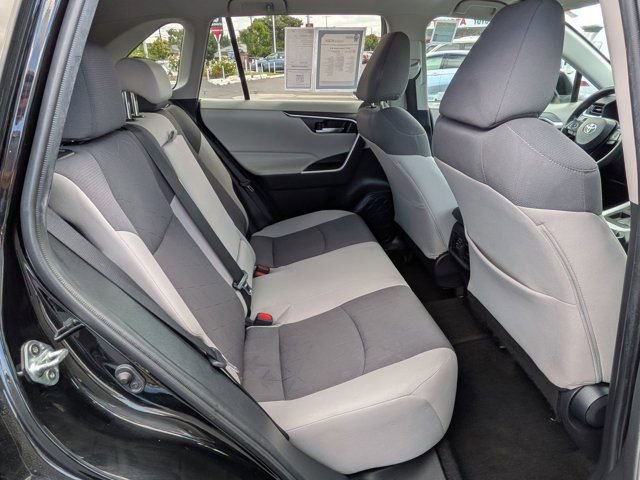 Used 2021 Toyota RAV4 XLE FWD image 7