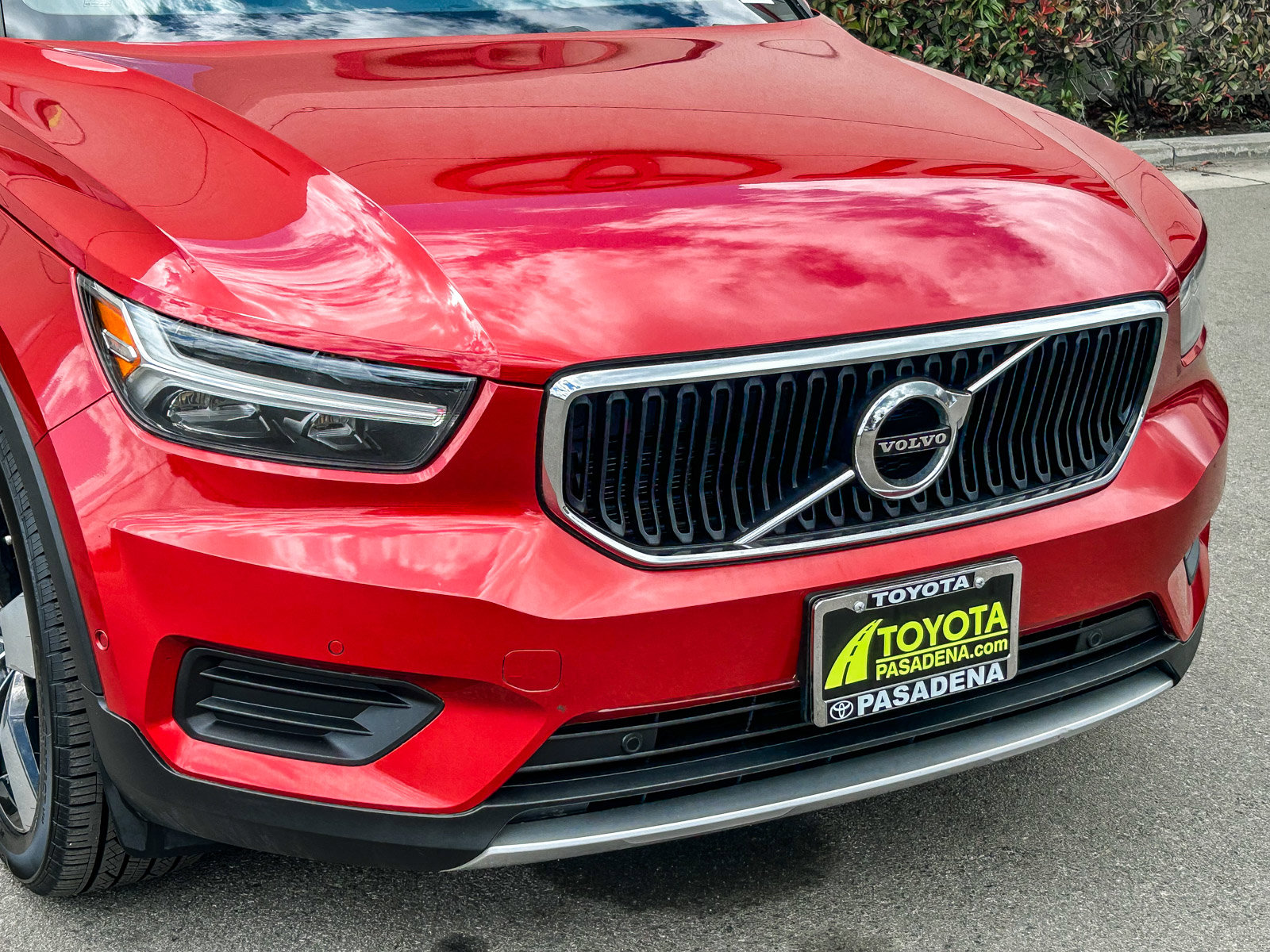 Used 2019 Volvo XC40 T4 Momentum FWD image 5