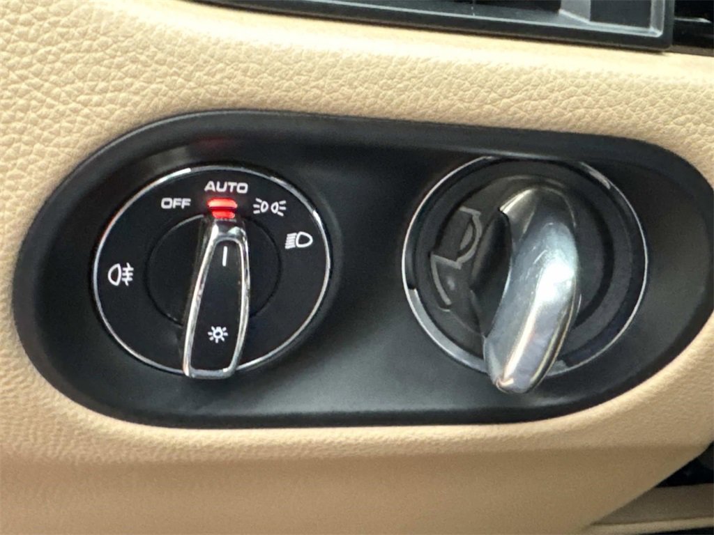 Used 2024 Porsche Macan image 30