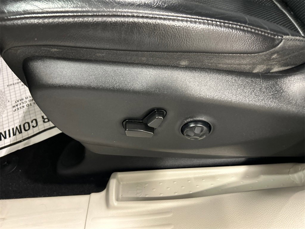 Used 2022 Chrysler Pacifica Touring-L image 16