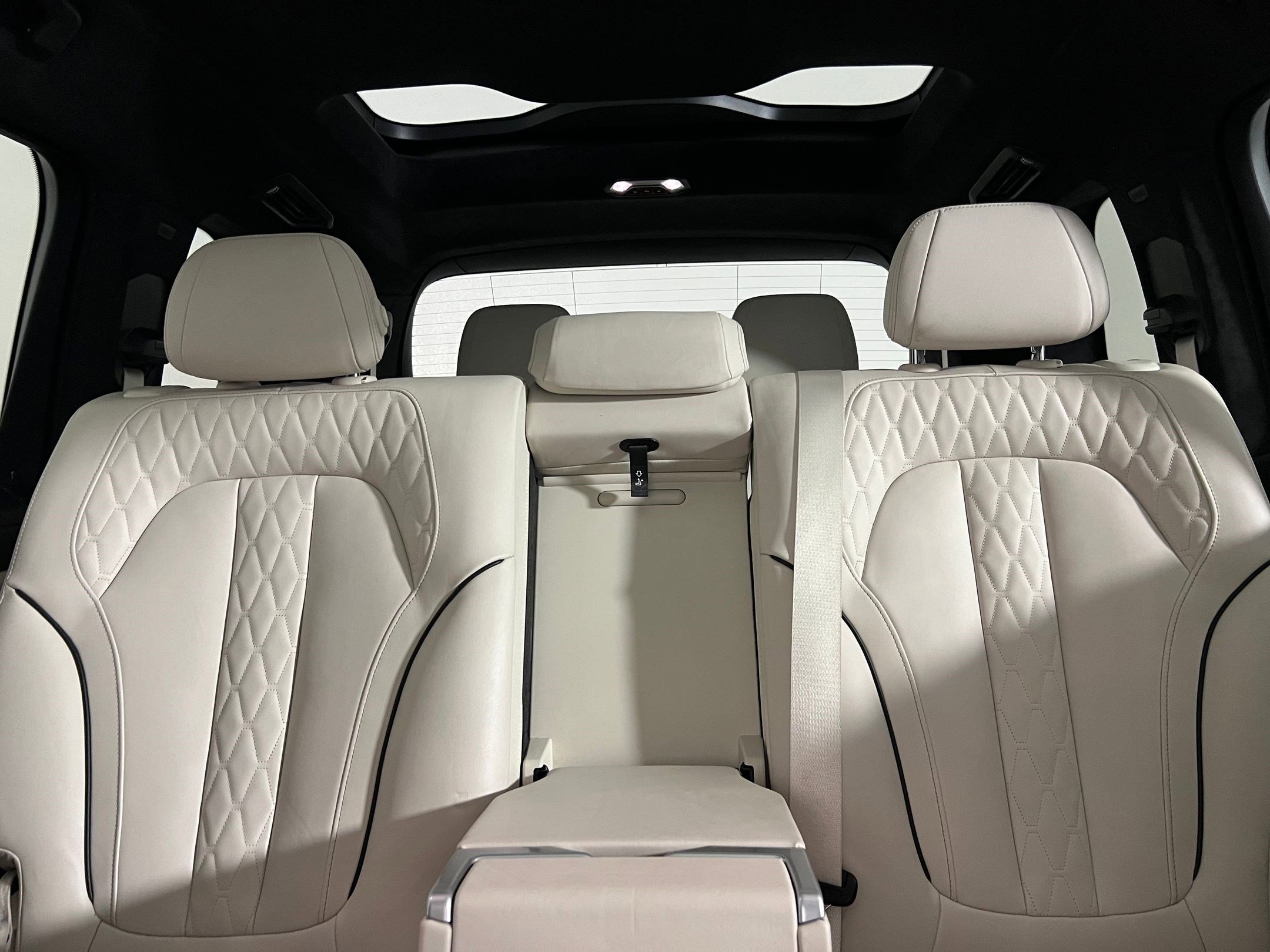 Certified 2024 BMW X7 xDrive40i w/ M Sport Package image 31