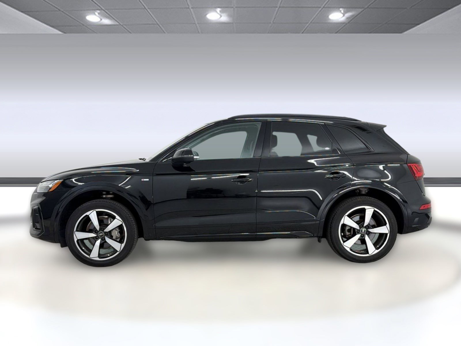 Used 2023 Audi Q5 2.0T Premium Plus w/ Premium Plus Package AWD/4WD image 2