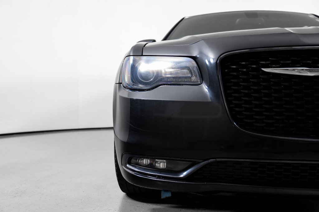 Used 2015 Chrysler 300 S AWD/4WD image 19
