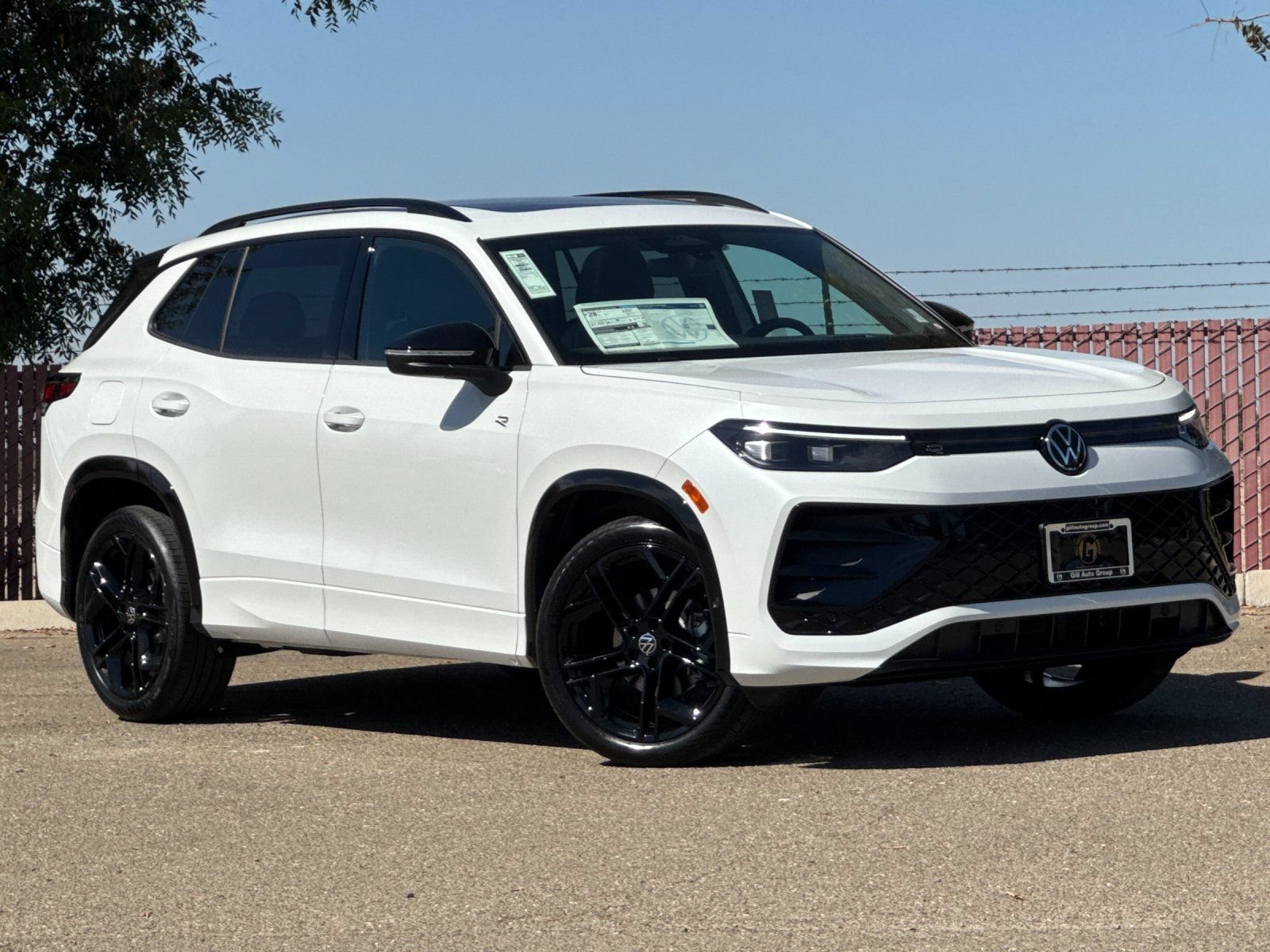 New 2026 Volkswagen Tiguan SE R-Line FWD image 2
