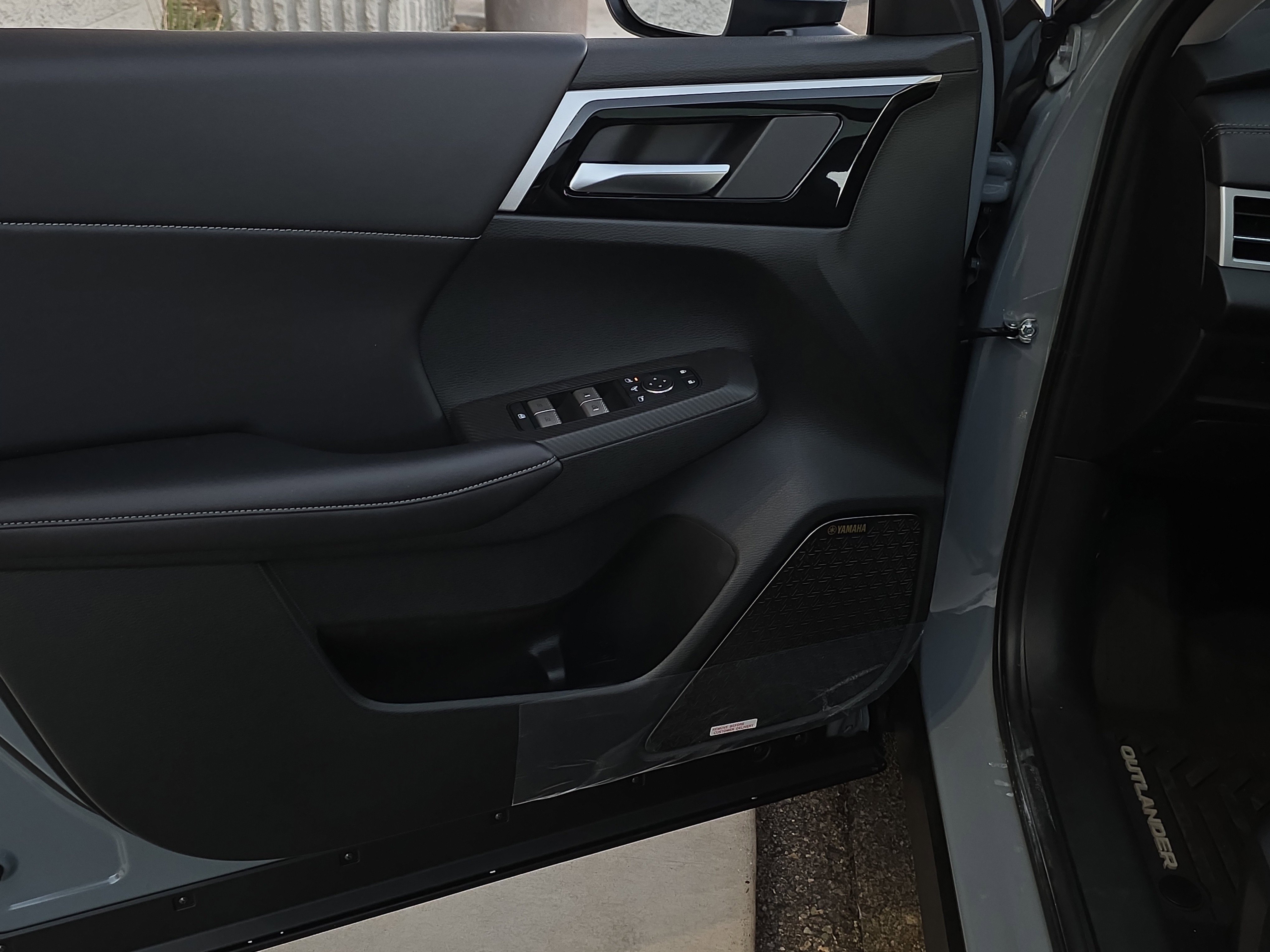 New 2025 Mitsubishi Outlander SE image 7