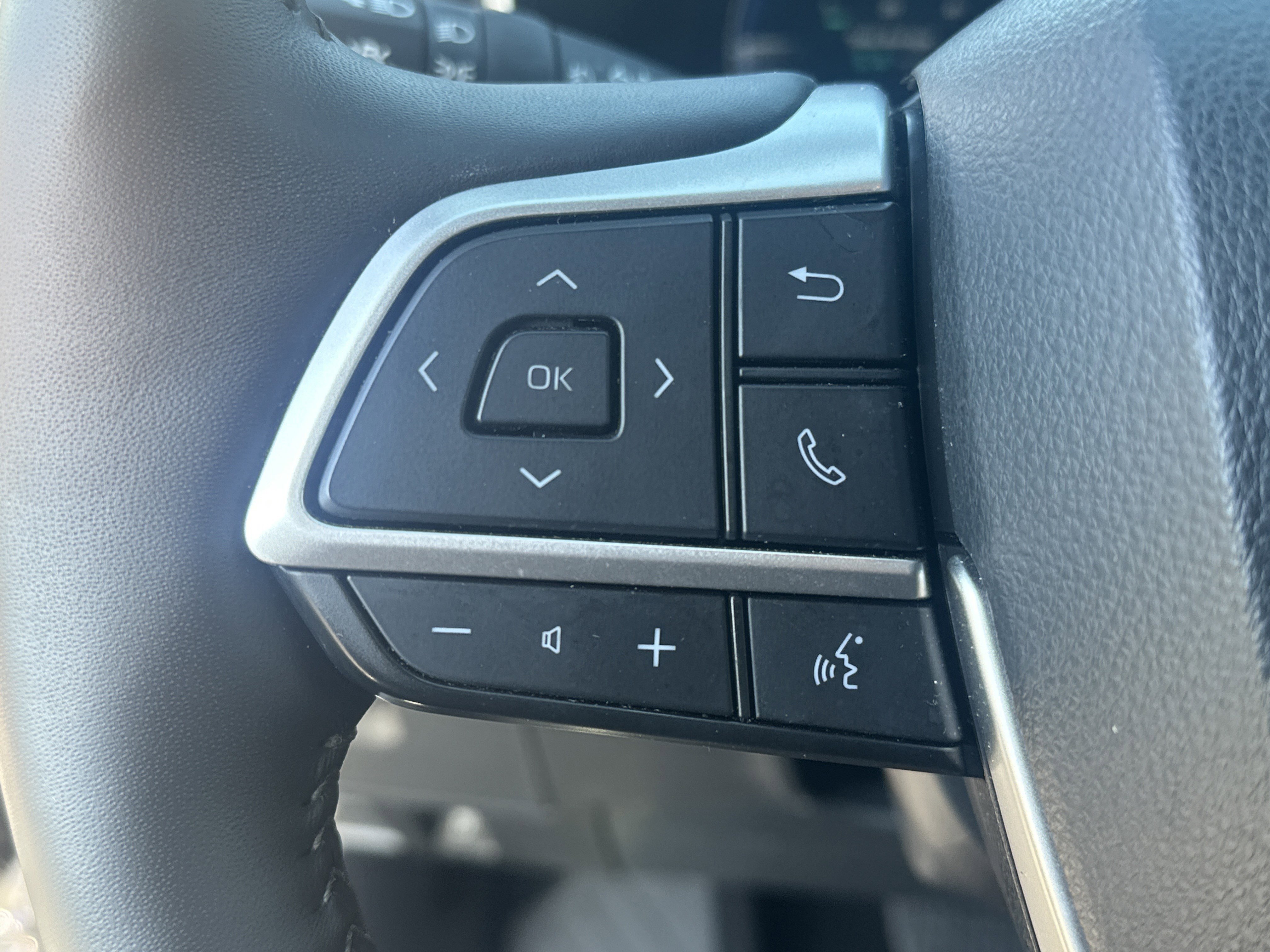 Used 2025 Toyota Highlander Platinum AWD/4WD image 18
