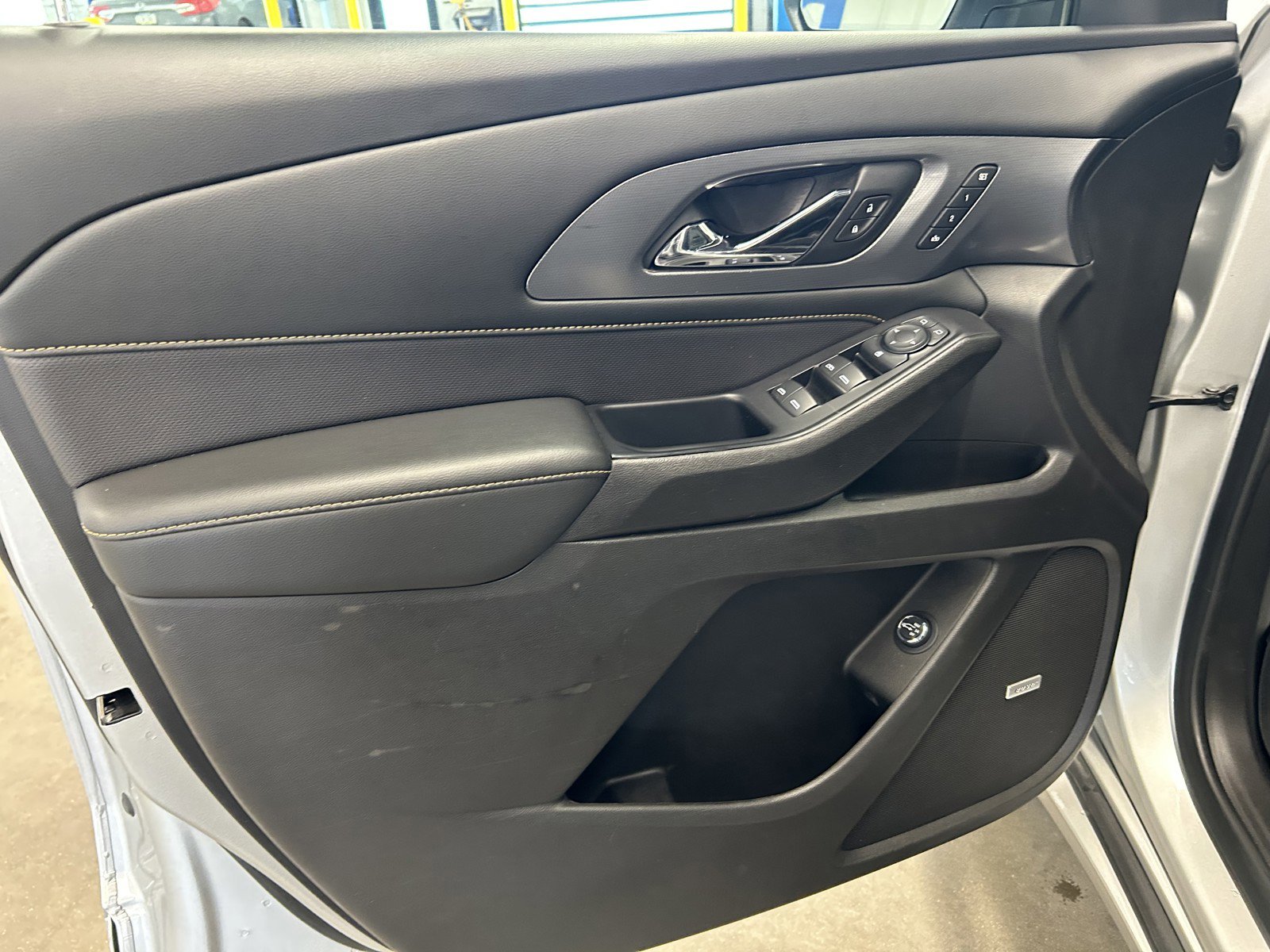 Used 2021 Chevrolet Traverse Premier w/ LPO, Blackout Package image 11