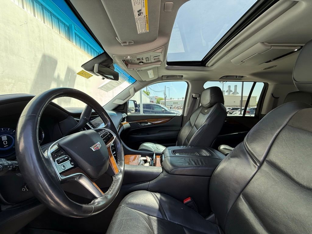 Used 2017 Cadillac Escalade ESV Premium Luxury image 5