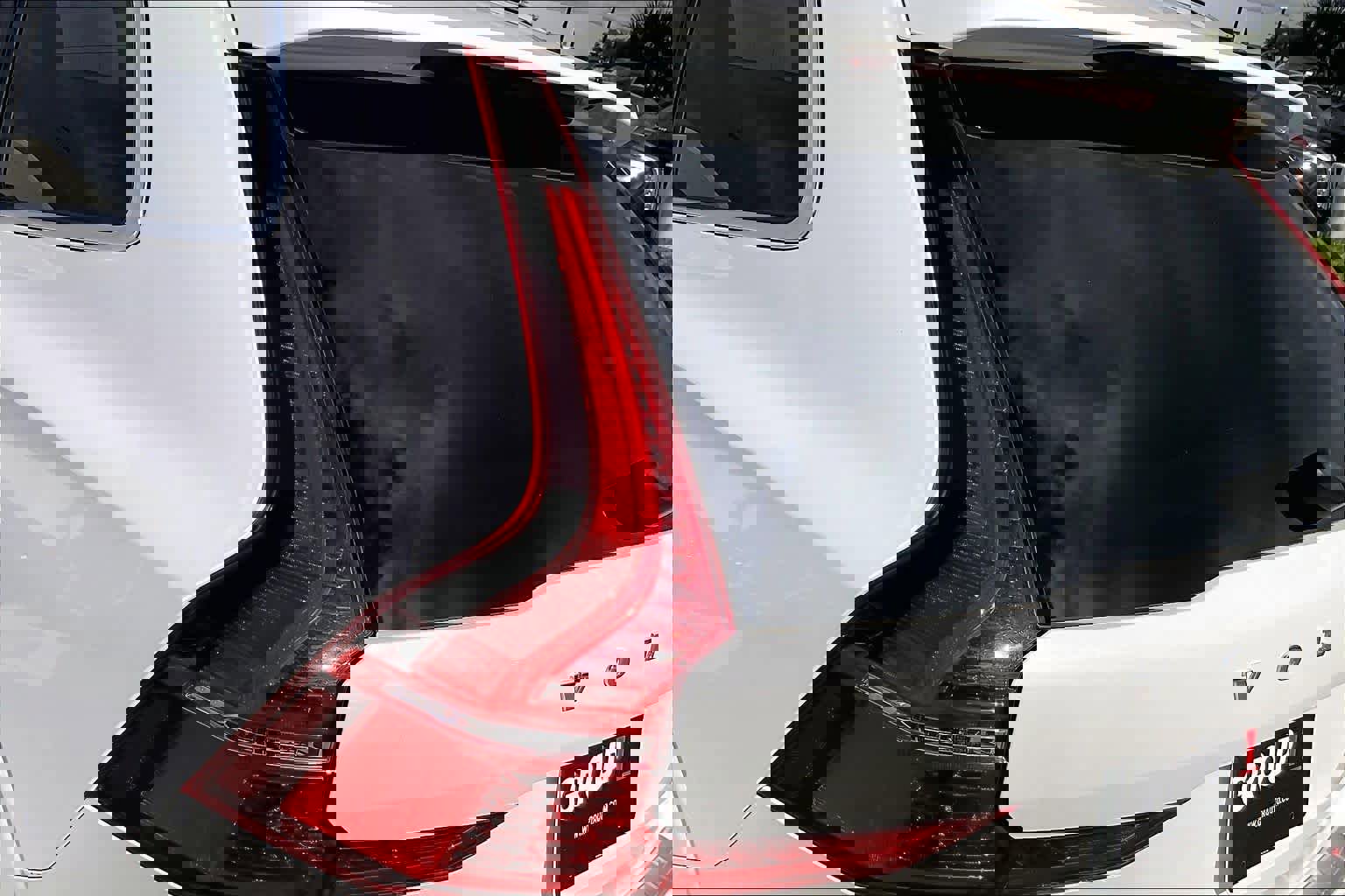 Used 2018 Volvo XC60 T5 R-Design w/ Convenience Package image 26