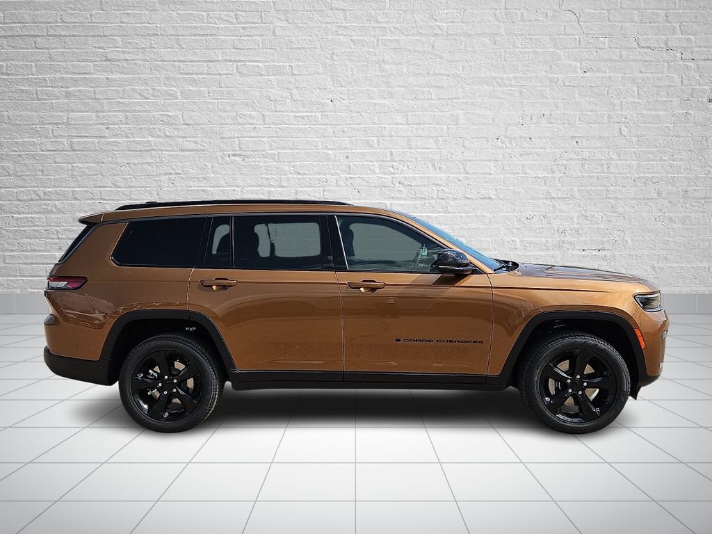 New 2026 Jeep Grand Cherokee L Limited w/ Limited Altitude Package AWD/4WD image 5