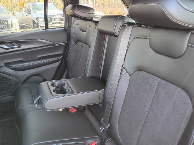 New 2027 Jeep Grand Cherokee Laredo X AWD/4WD image 19