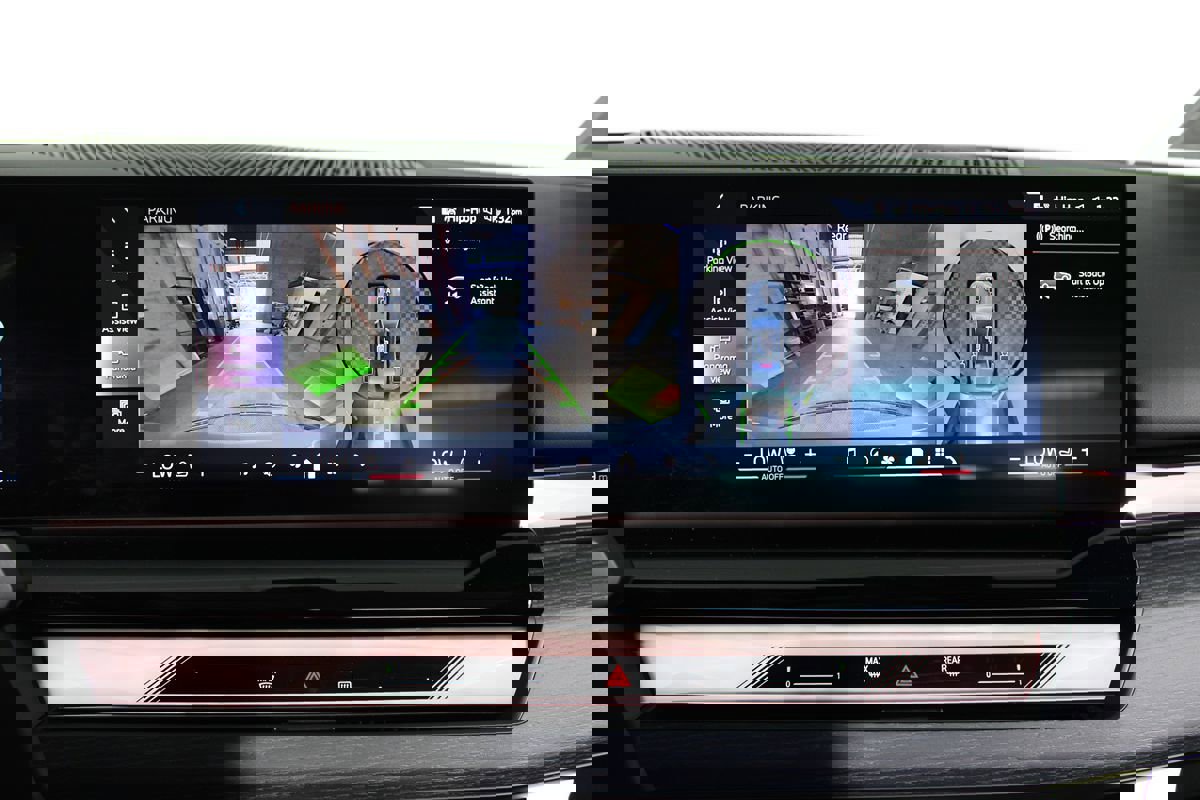 Used 2025 BMW i5 eDrive40i w/ M Sport Package image 18