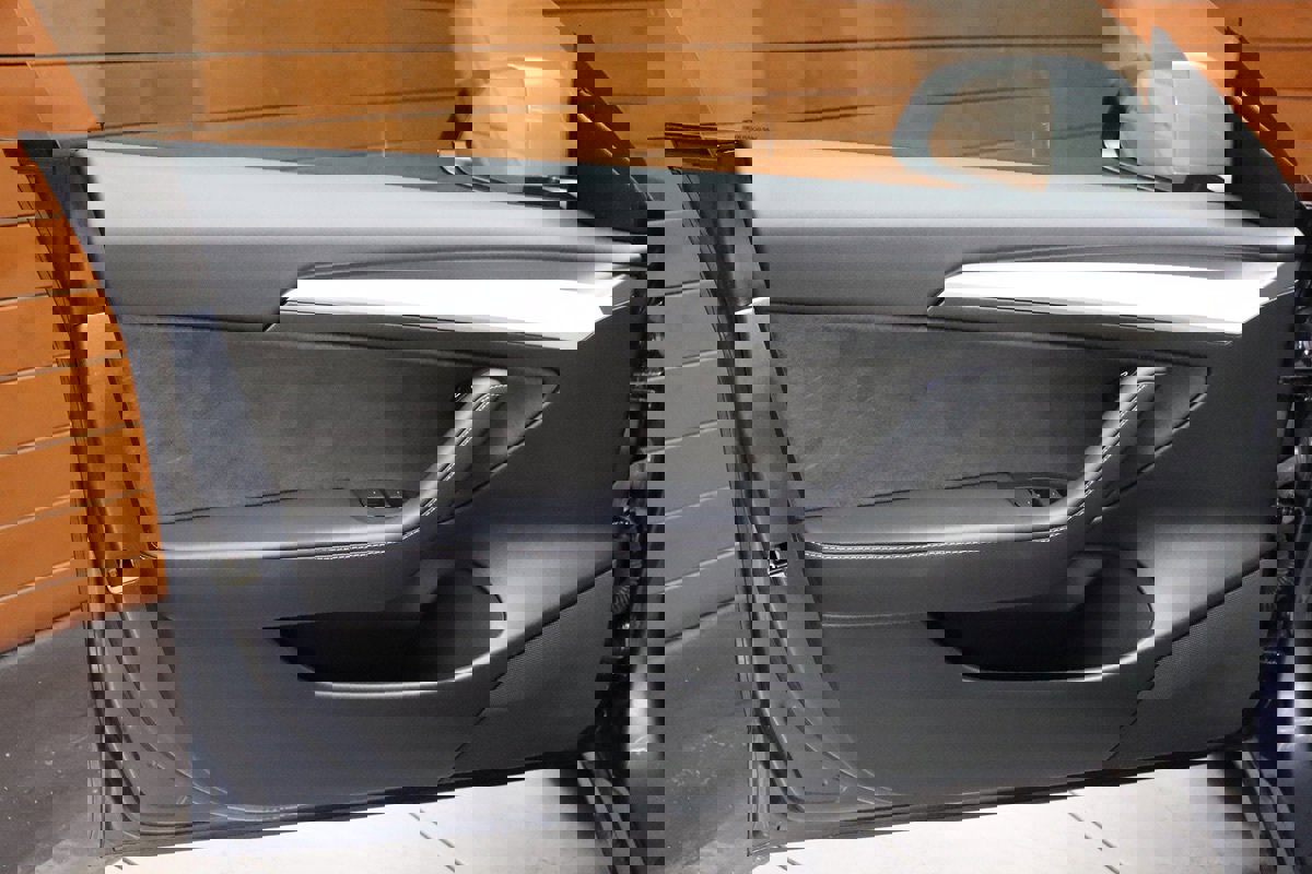 Used 2023 Tesla Model 3 Standard Range image 38