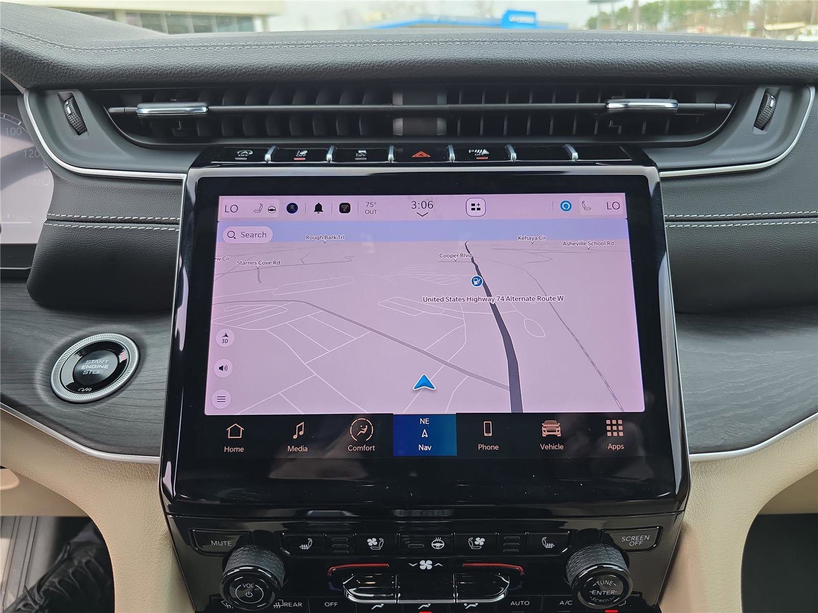 Used 2025 Jeep Grand Cherokee Limited w/ Luxury Tech Group II image 27