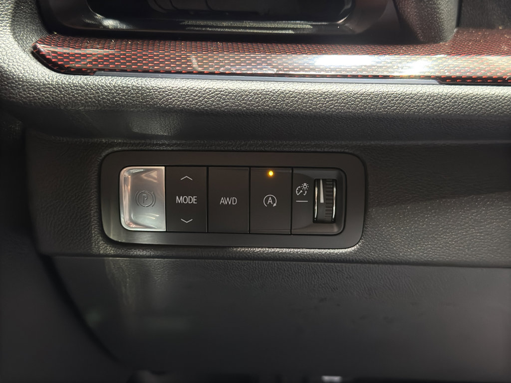 Used 2025 Chevrolet Traverse RS image 37