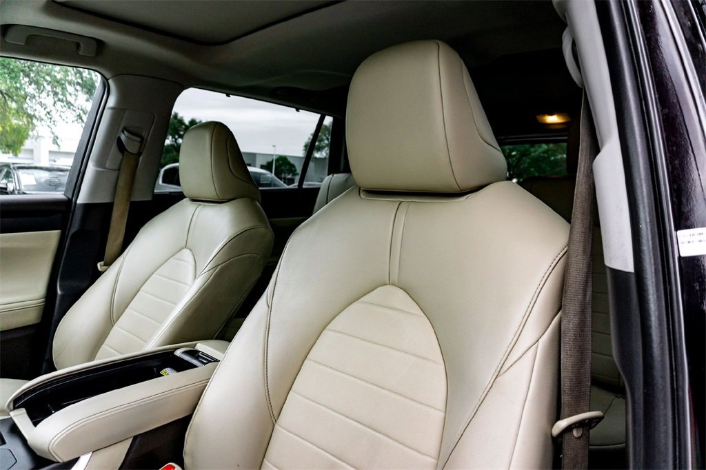 Used 2022 Toyota Highlander XLE image 13
