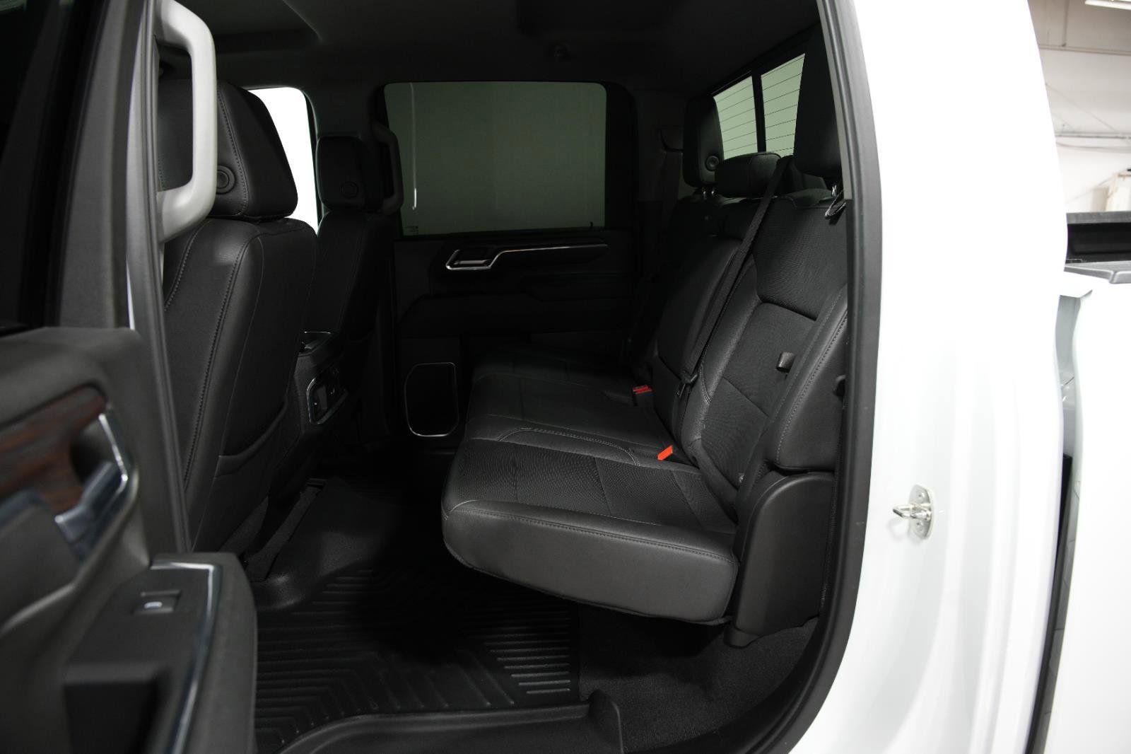 Used 2024 GMC Sierra 2500 SLT w/ SLT Convenience Package image 18