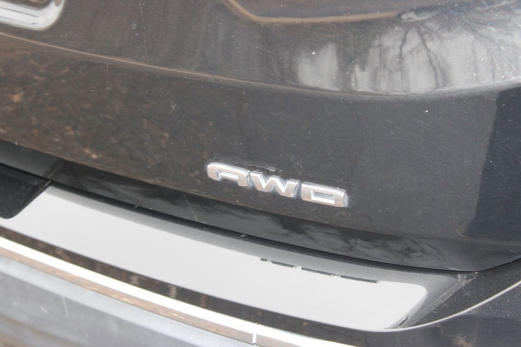 Used 2024 GMC Terrain SLT image 12