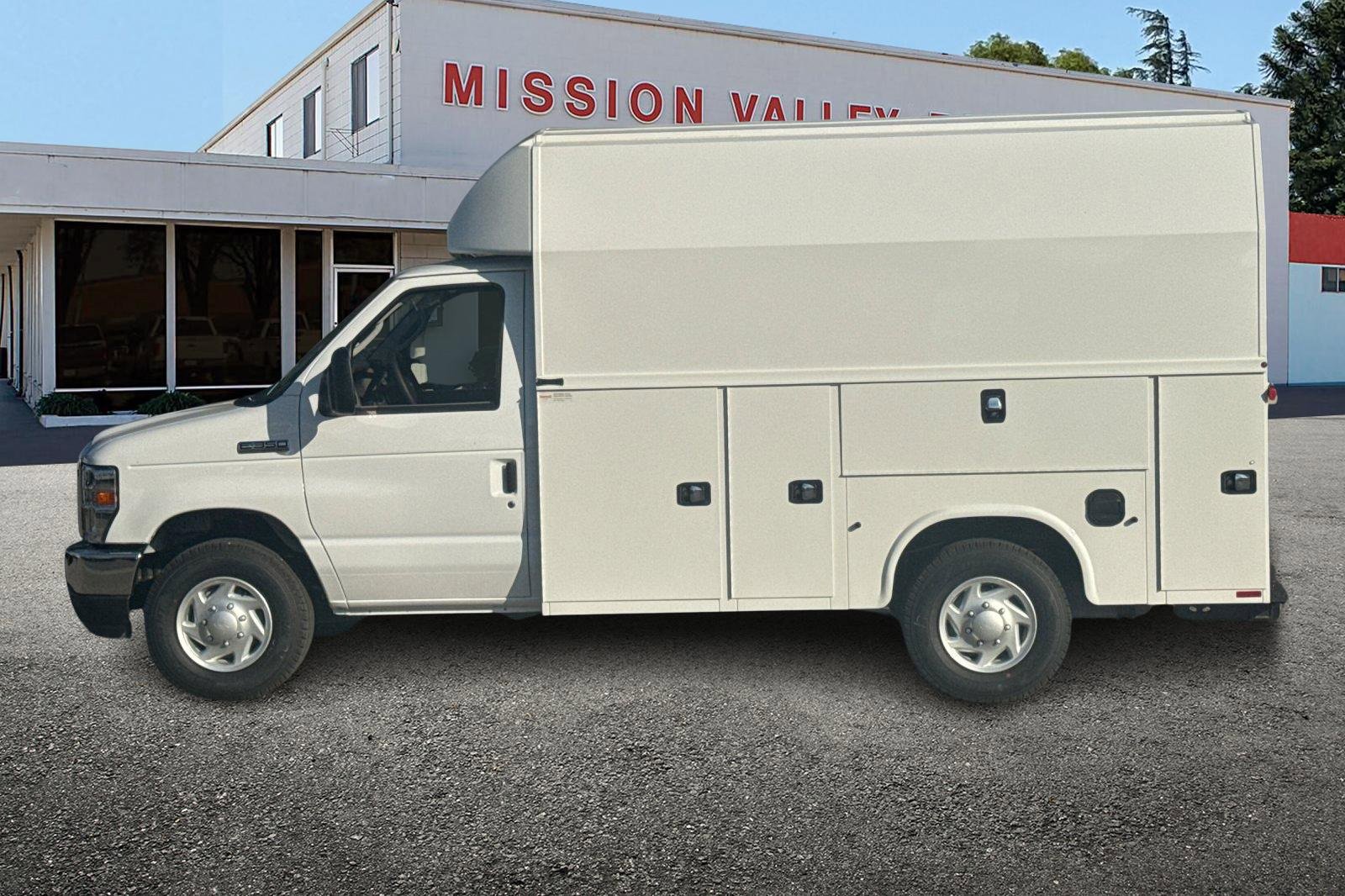 New 2026 Ford E-350 and Econoline 350 Super Duty w/ Power Equipment Group image 7