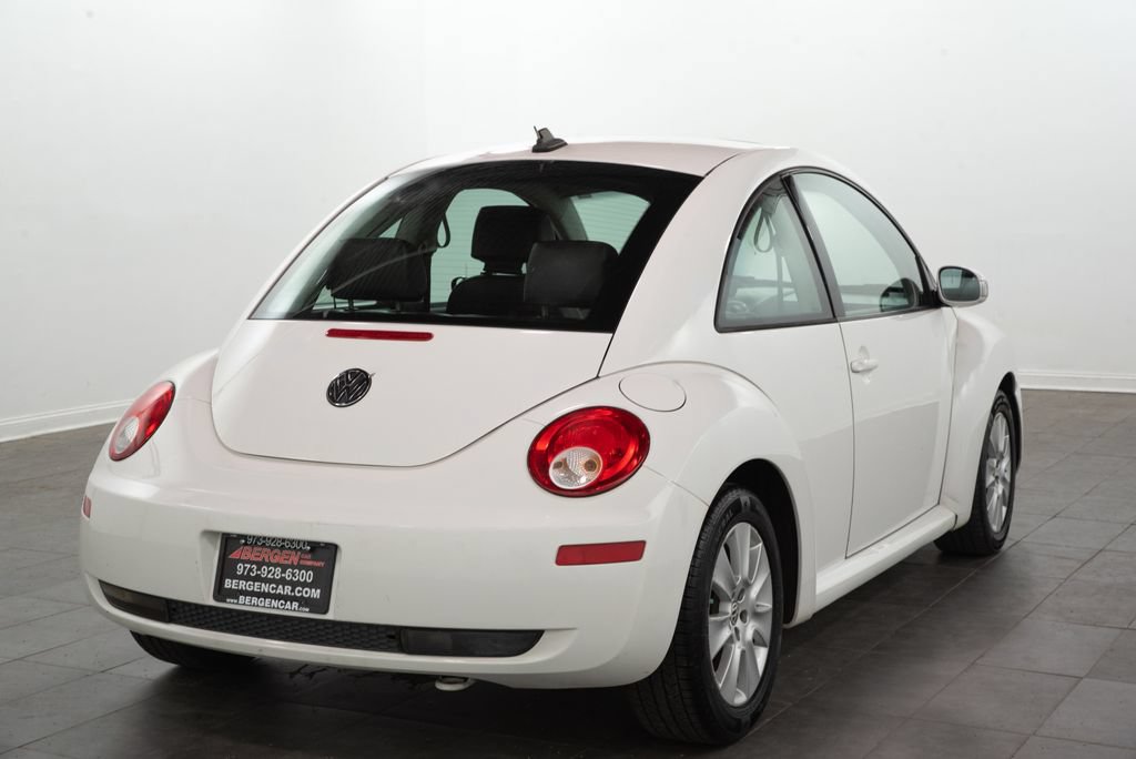 Used 2010 Volkswagen Beetle Coupe FWD image 12
