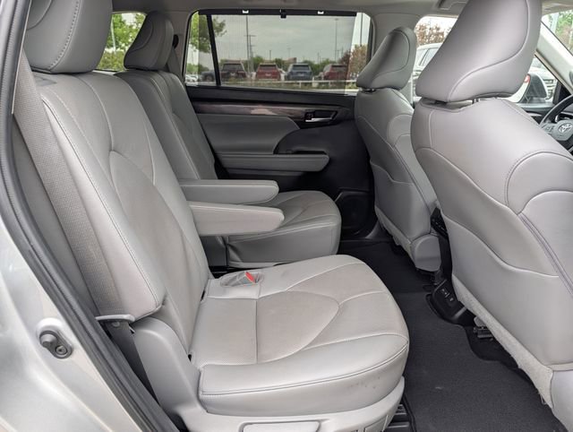 Used 2023 Toyota Highlander Limited image 34