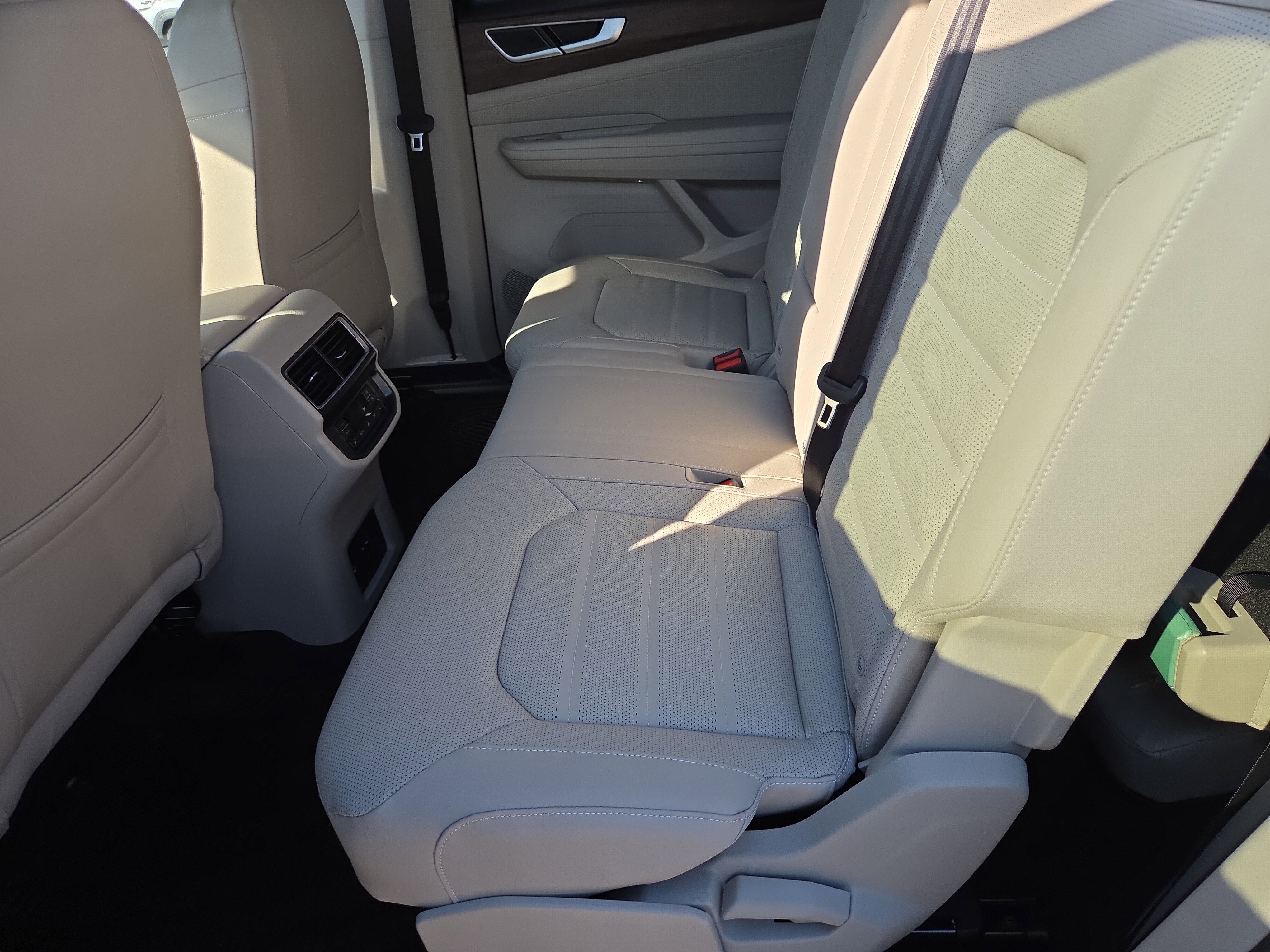 New 2026 Volkswagen Atlas SEL image 5