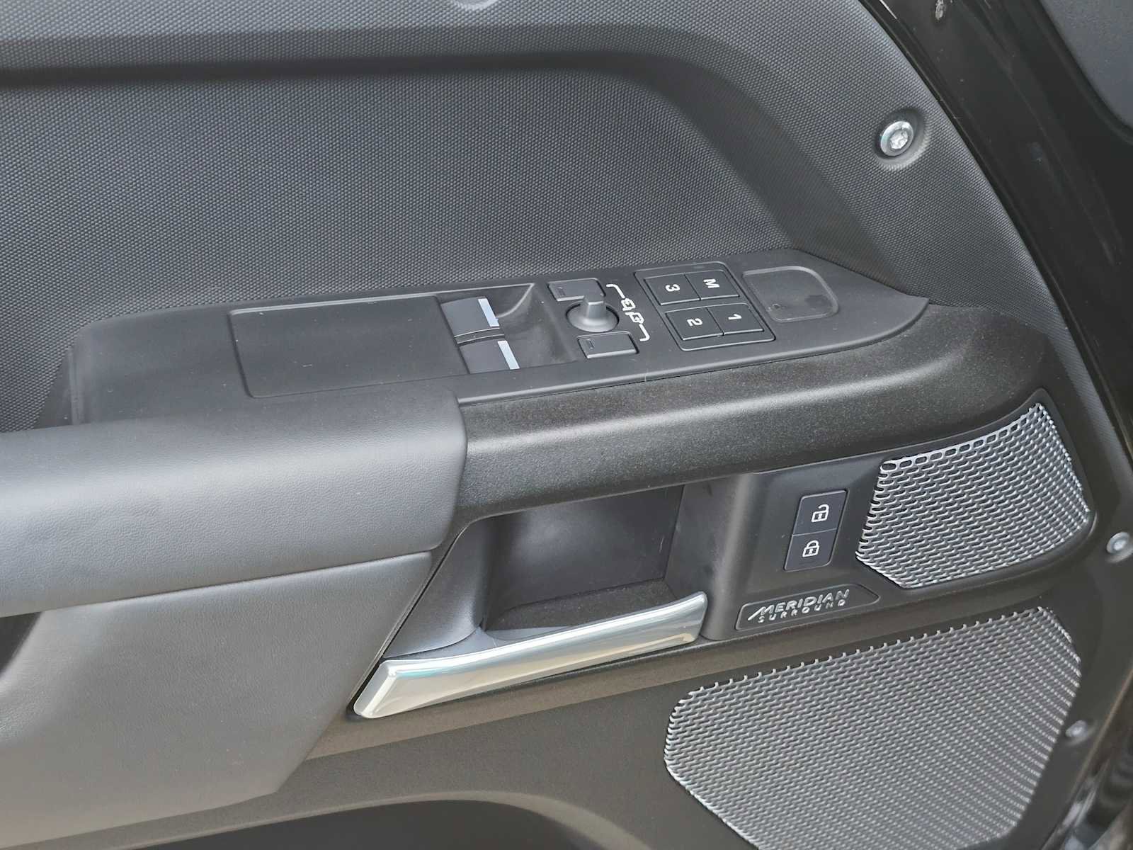 Certified 2024 Land Rover Defender 90 V8 image 21