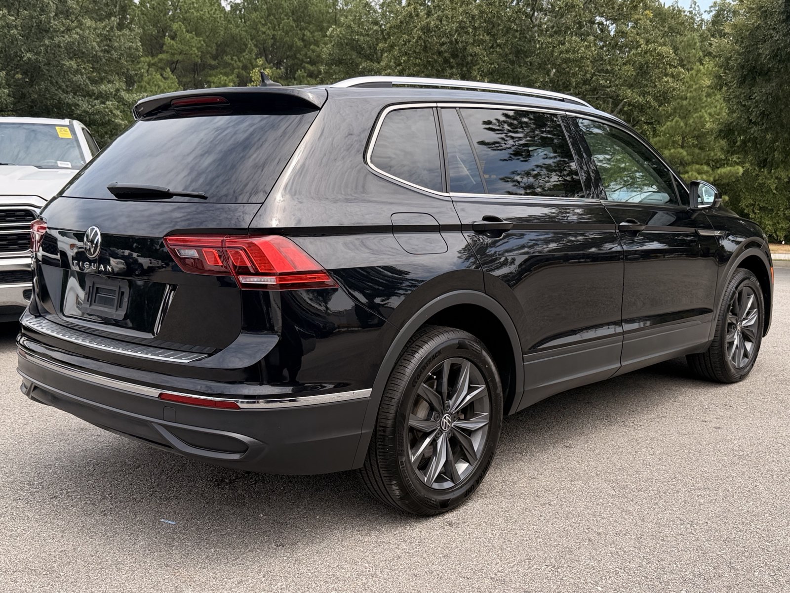 Used 2022 Volkswagen Tiguan SE FWD image 12