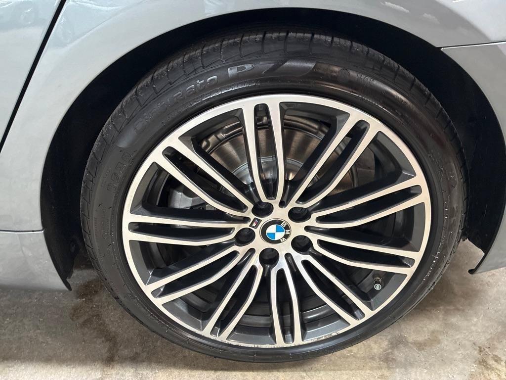 Used 2018 BMW 530i w/ M Sport Package RWD image 12