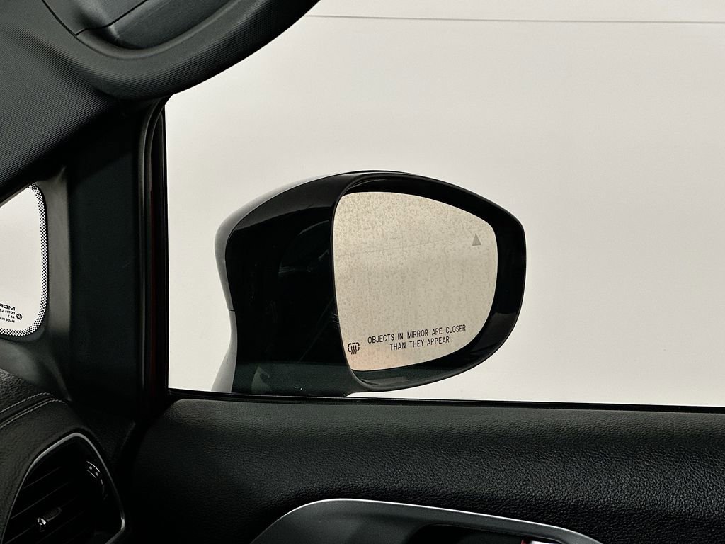Certified 2025 Chrysler Pacifica Limited FWD image 28
