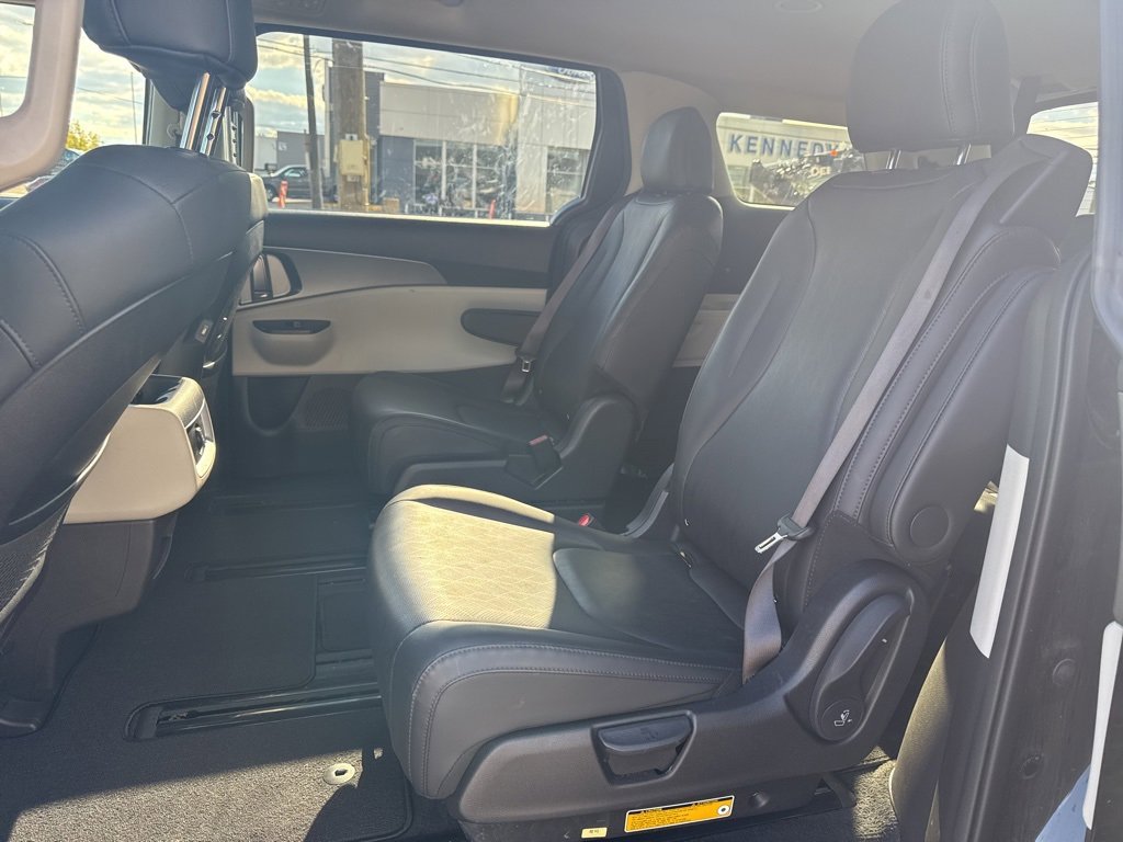 Certified 2023 Kia Carnival LX image 10