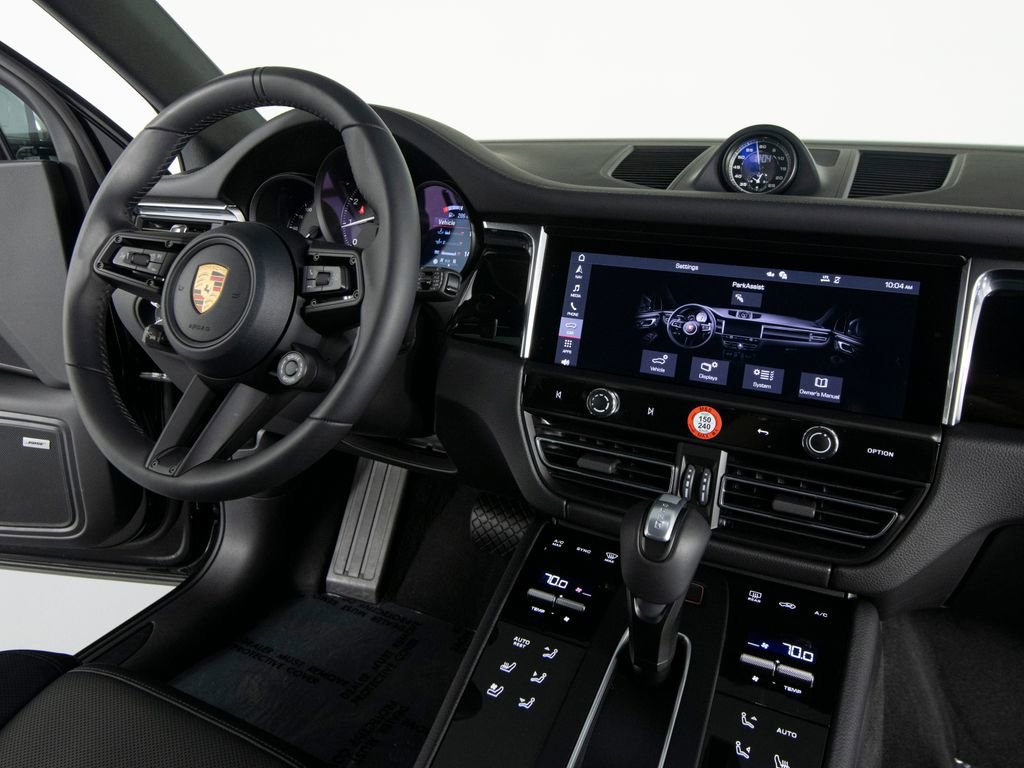 Certified 2026 Porsche Macan AWD/4WD image 30
