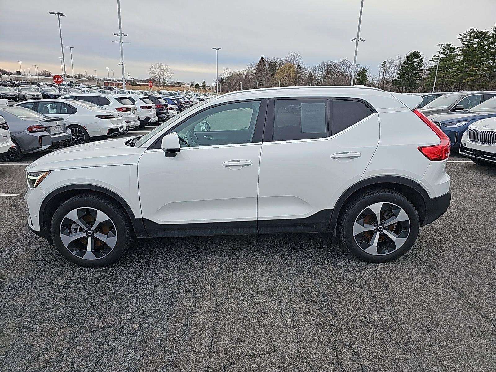 Used 2024 Volvo XC40 B5 Plus w/ Climate Package image 5