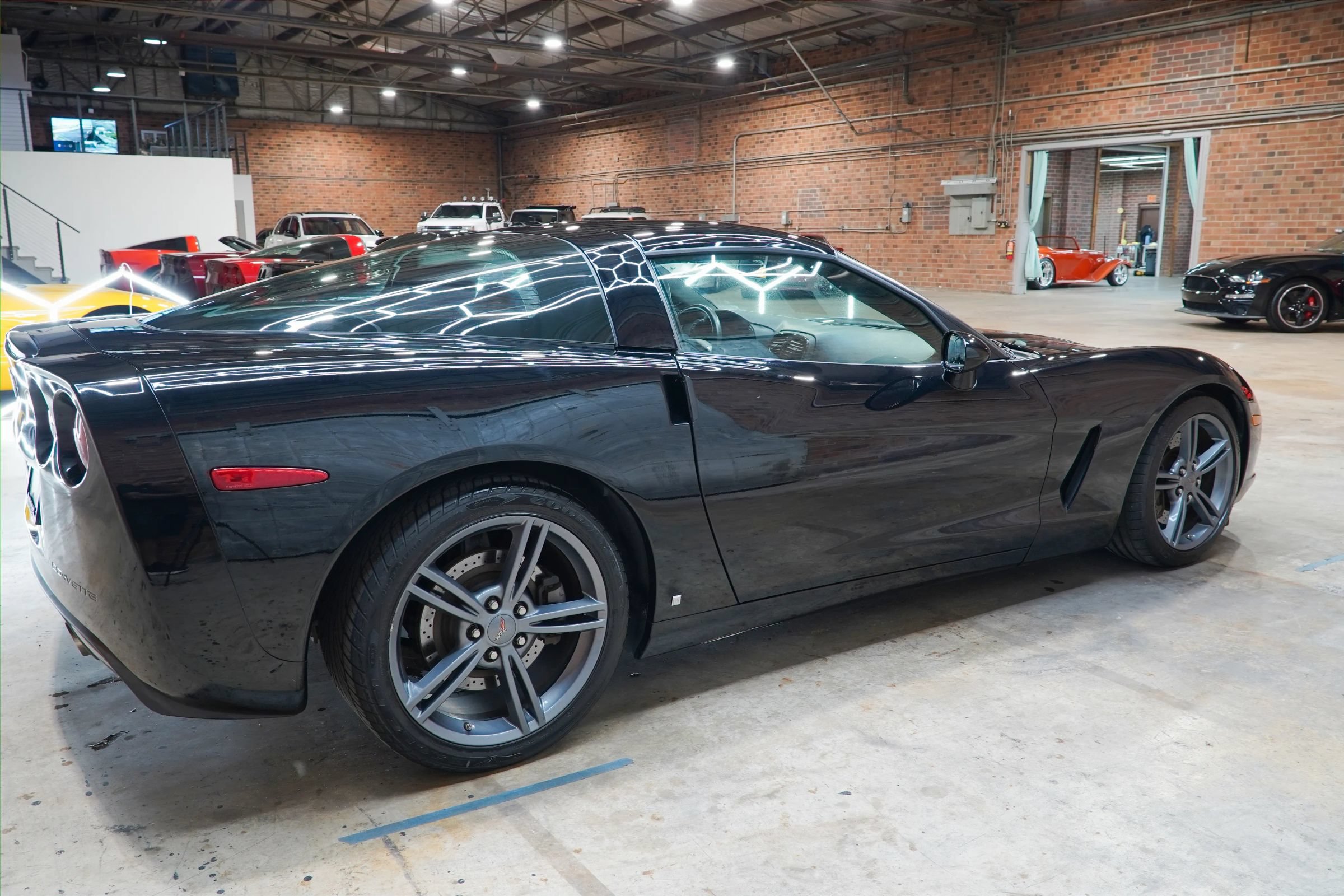 Used 2009 Chevrolet Corvette Coupe w/ Preferred Equipment Group RWD image 16