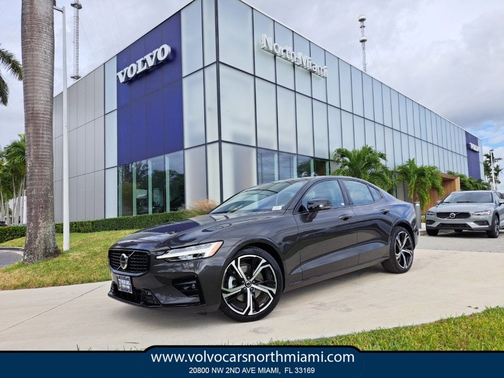 Used 2025 Volvo S60 B5 Core image 1