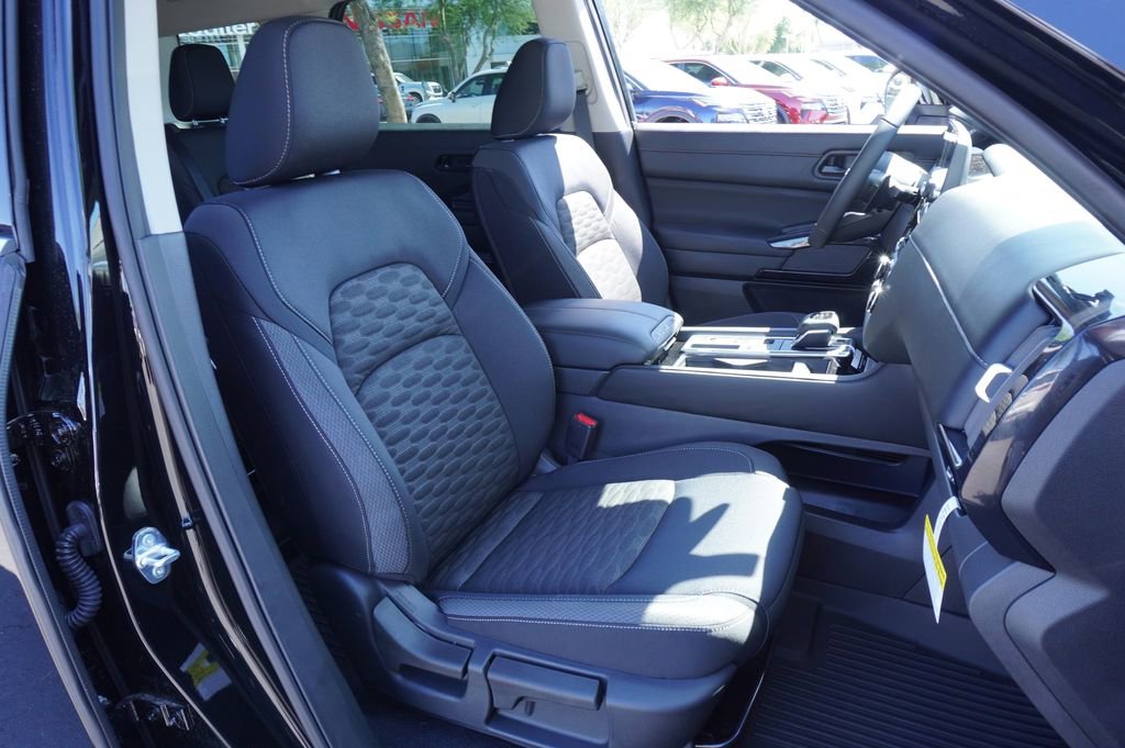 New 2025 Nissan Pathfinder SV image 13
