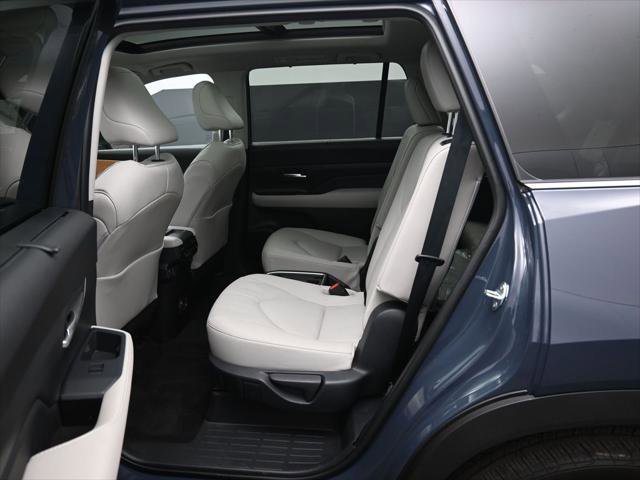 Certified 2024 Toyota Grand Highlander Platinum AWD/4WD image 31
