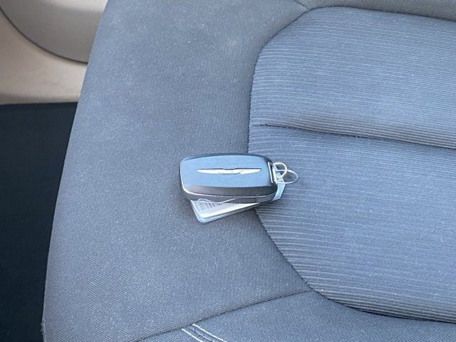 Used 2023 Chrysler Voyager LX image 27