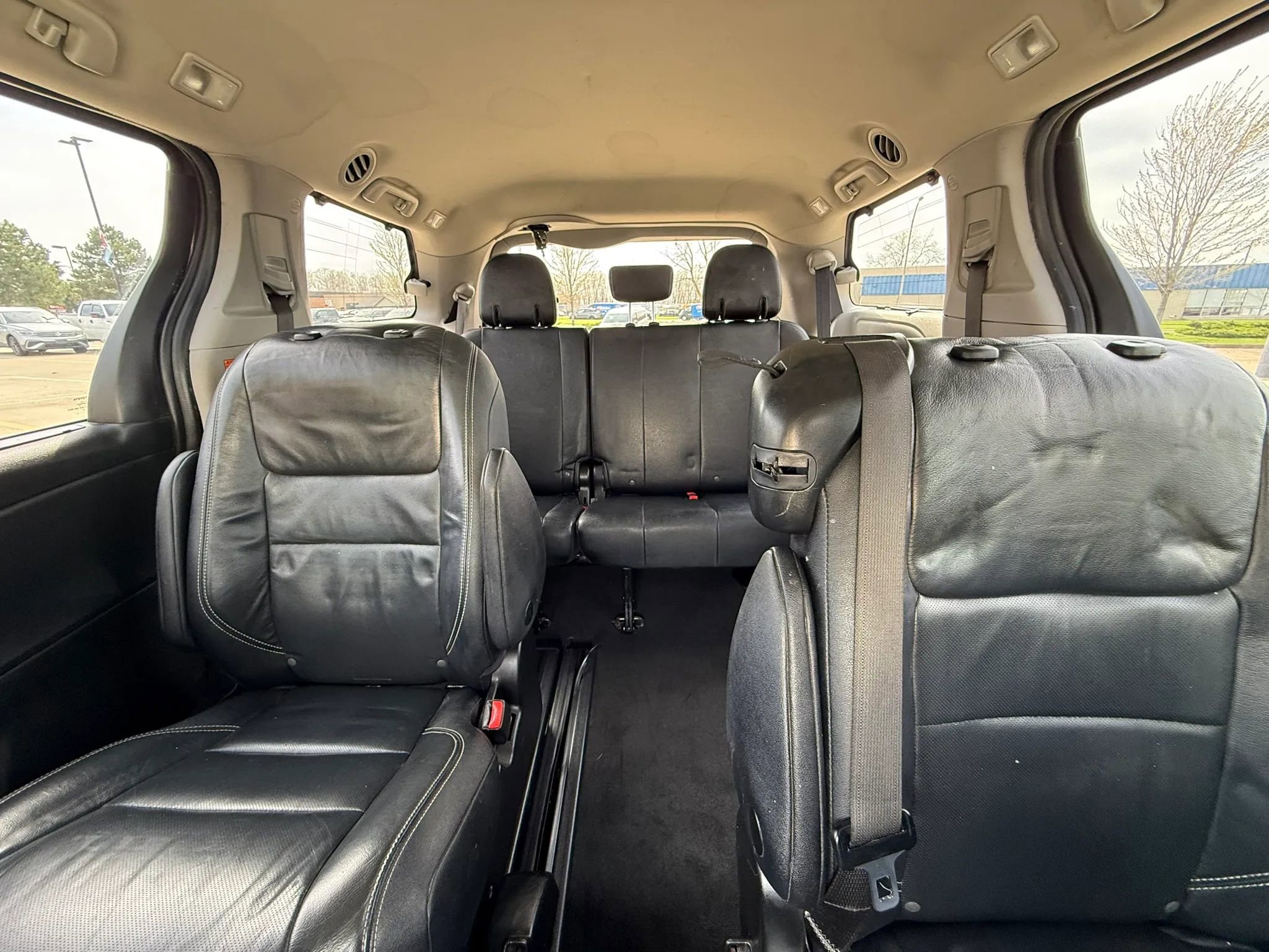 Used 2018 Toyota Sienna SE FWD image 44