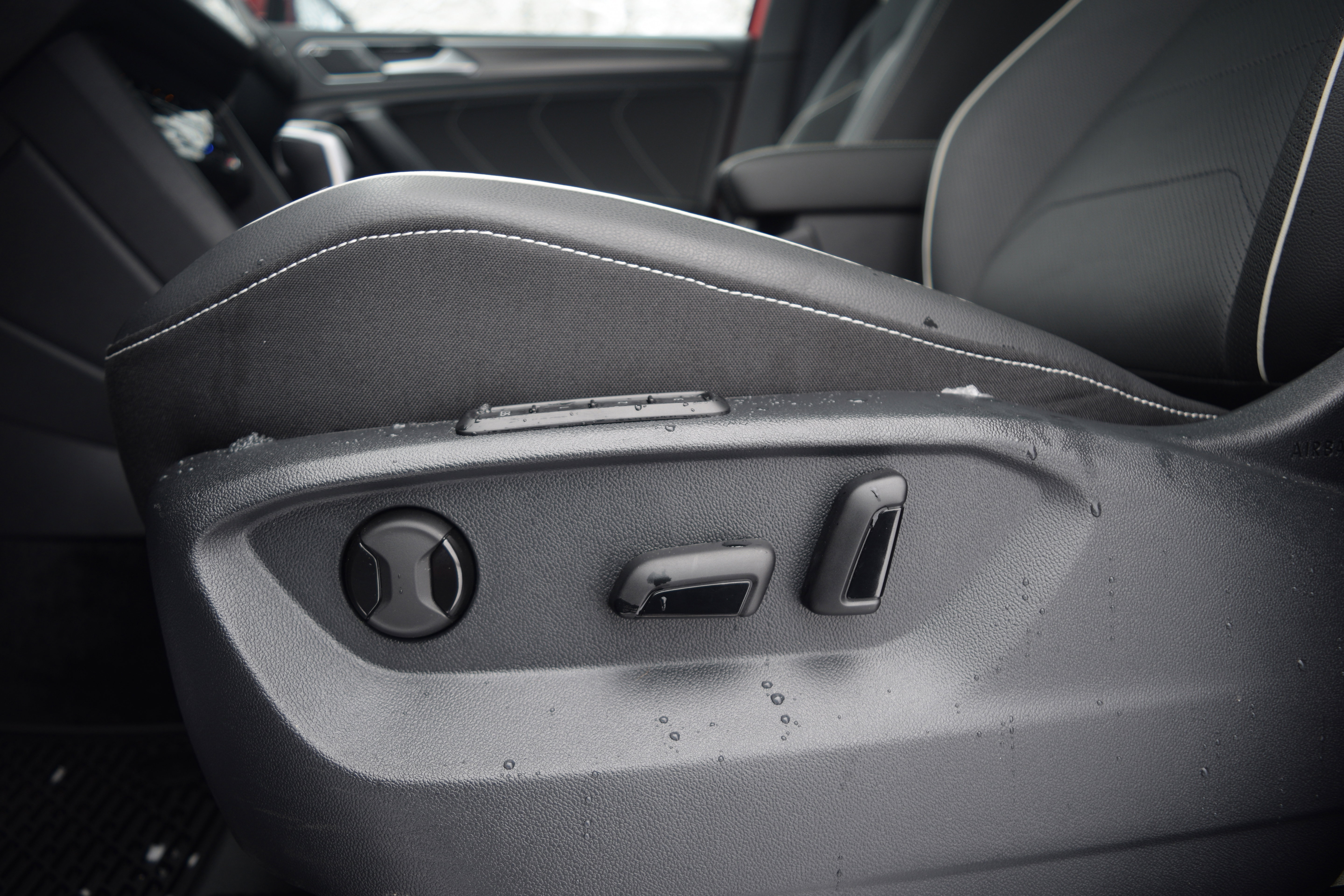 Used 2024 Volkswagen Tiguan SEL R-Line image 20