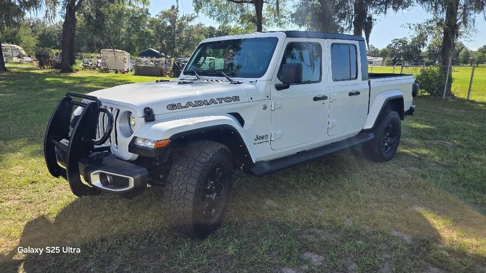 Used 2021 Jeep Gladiator Overland w/ Safety Group AWD/4WD image 1