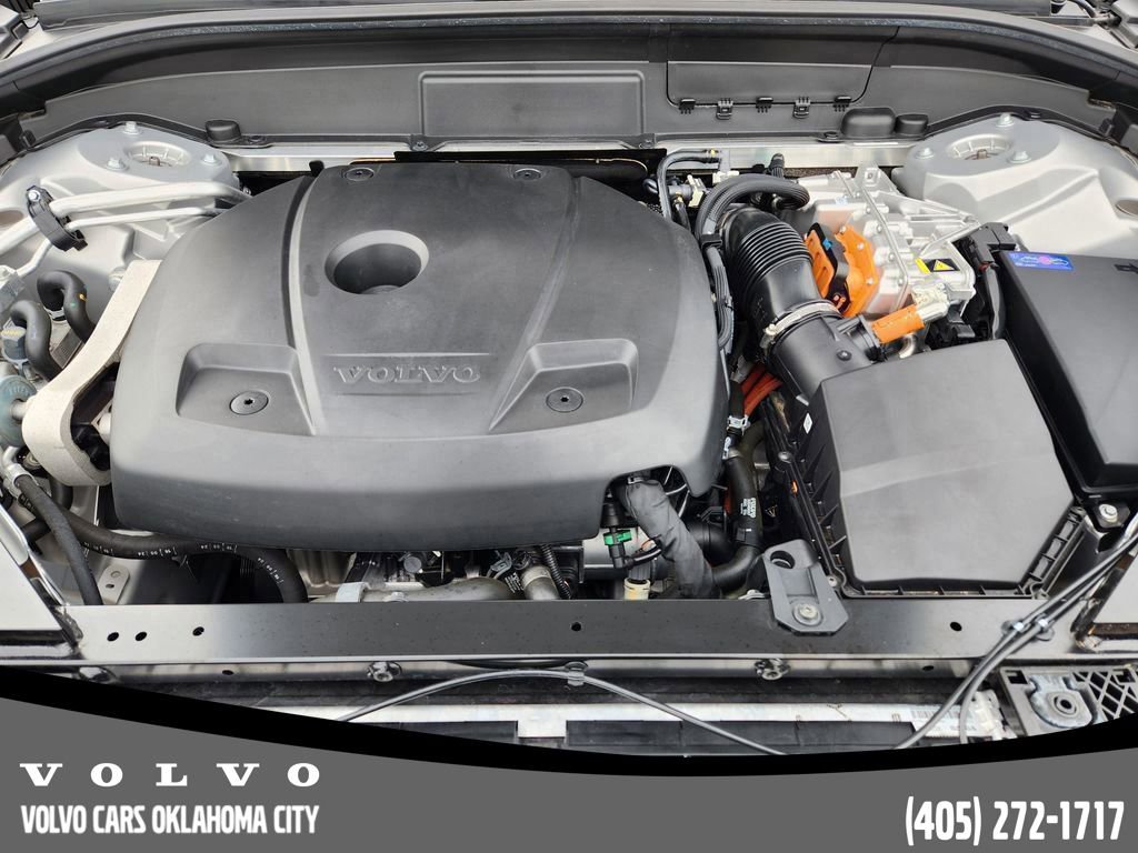 Certified 2025 Volvo XC60 T8 Plus w/ Protection Package Premier image 30