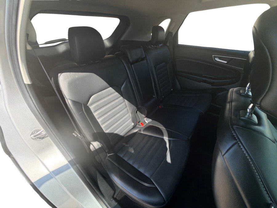 Used 2018 Ford Edge SEL w/ Equipment Group 201A FWD image 16