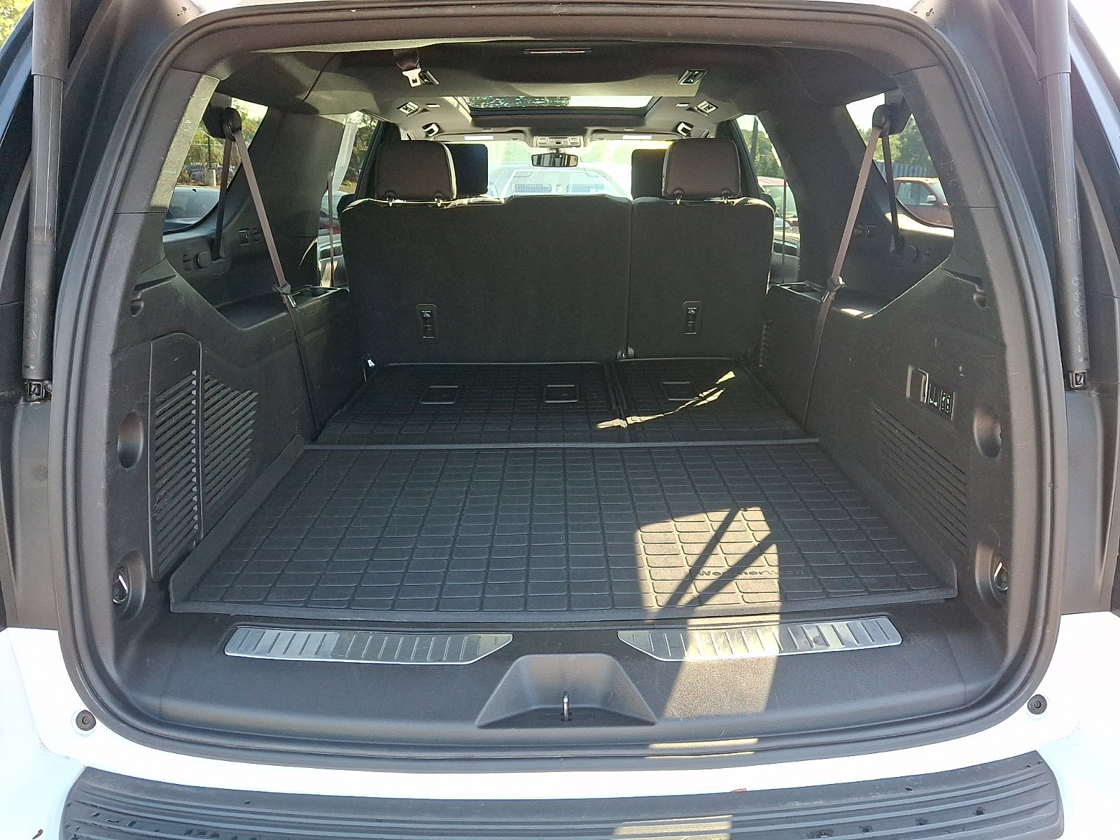 Used 2021 Chevrolet Suburban RST w/ Luxury Package AWD/4WD image 31