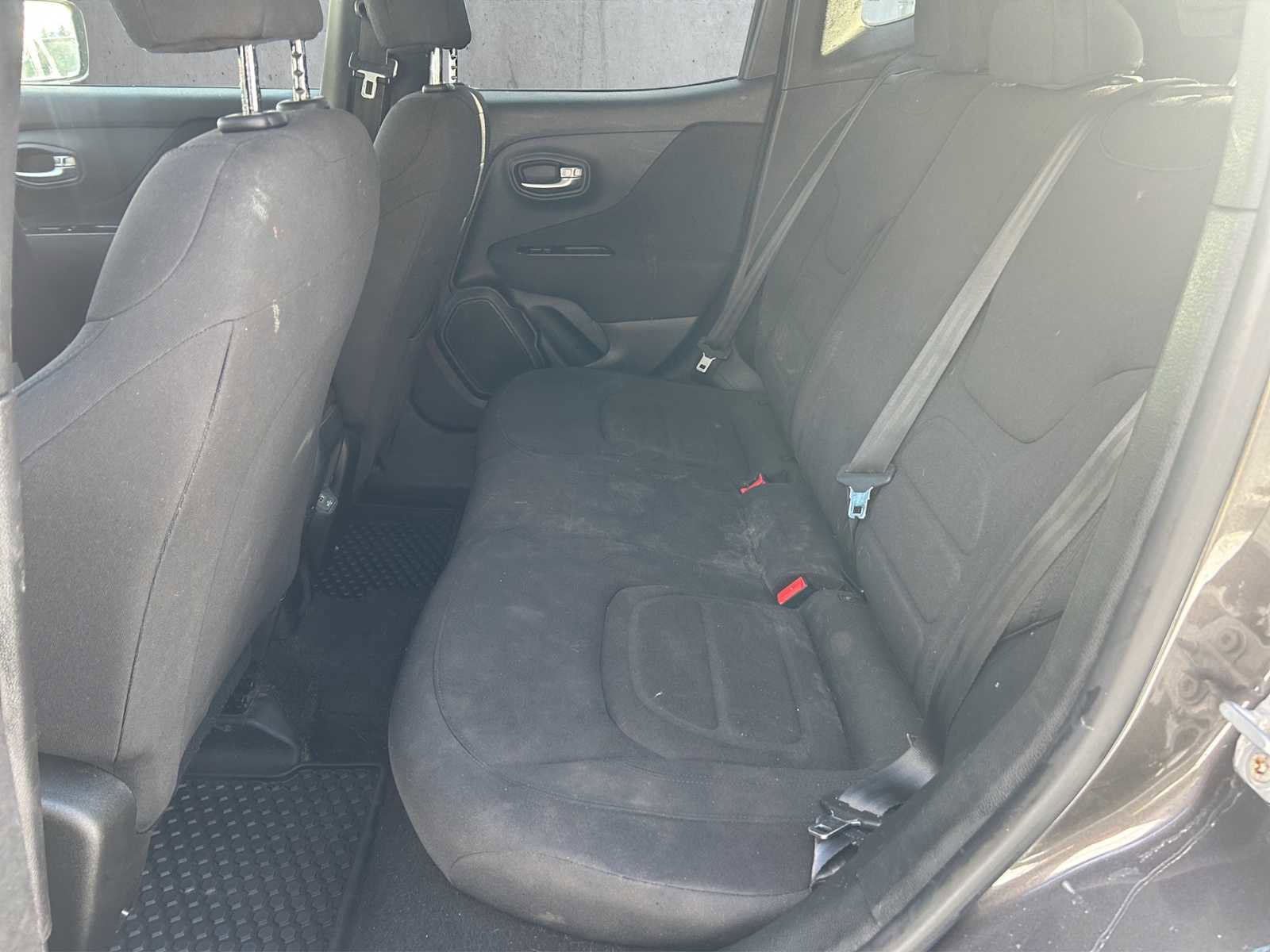 Used 2020 Jeep Renegade Latitude w/ Cold Weather Group AWD/4WD image 18