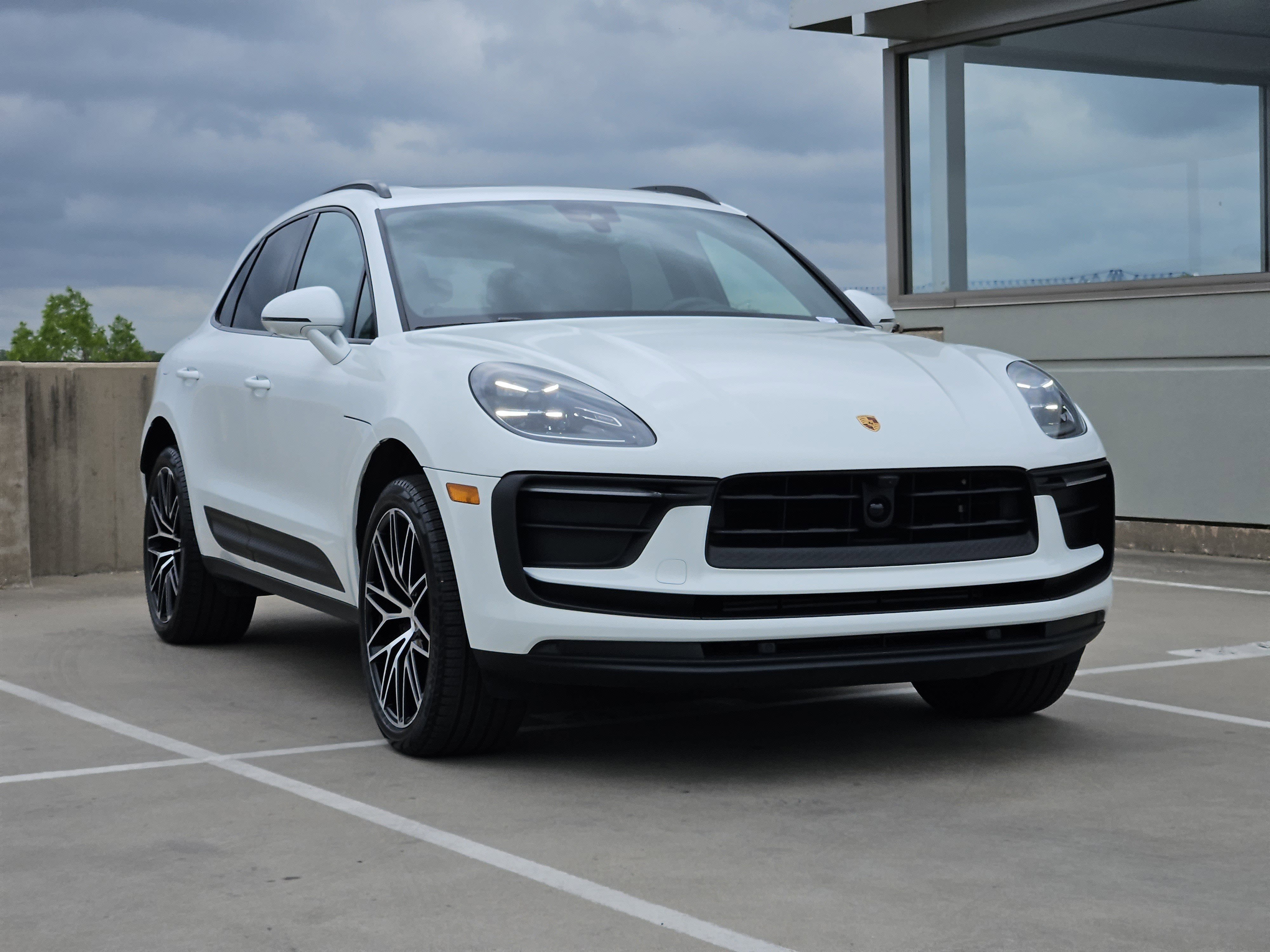 Certified 2026 Porsche Macan AWD/4WD image 10