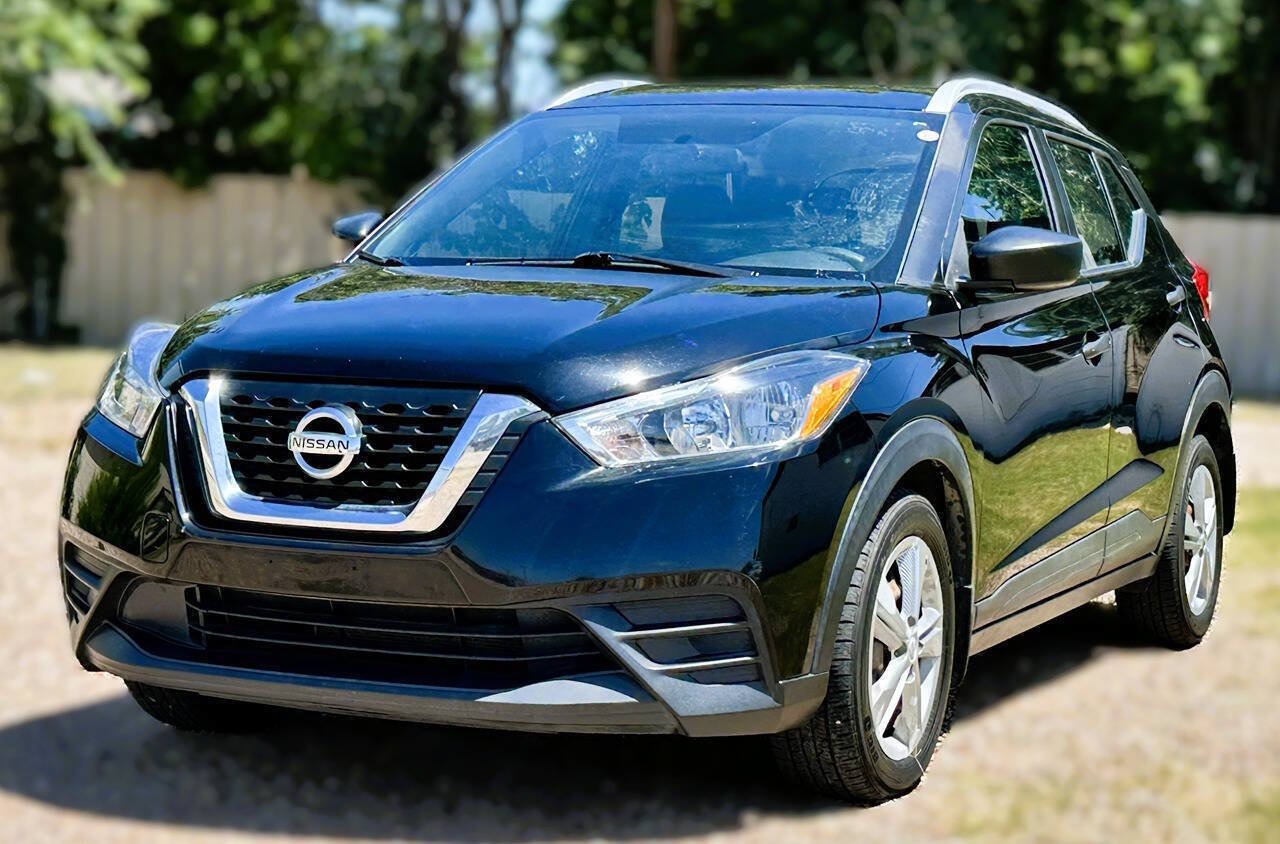 Used 2019 Nissan Kicks S FWD image 1