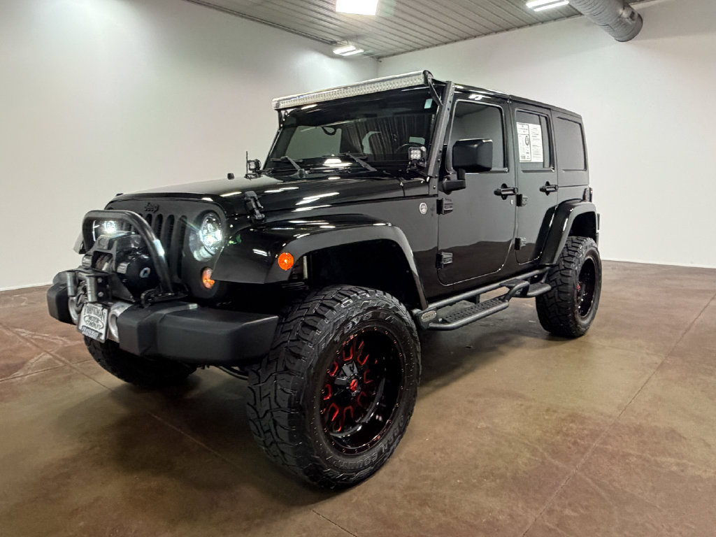 Used 2015 Jeep Wrangler Unlimited Sahara w/ Connectivity Group AWD/4WD image 39
