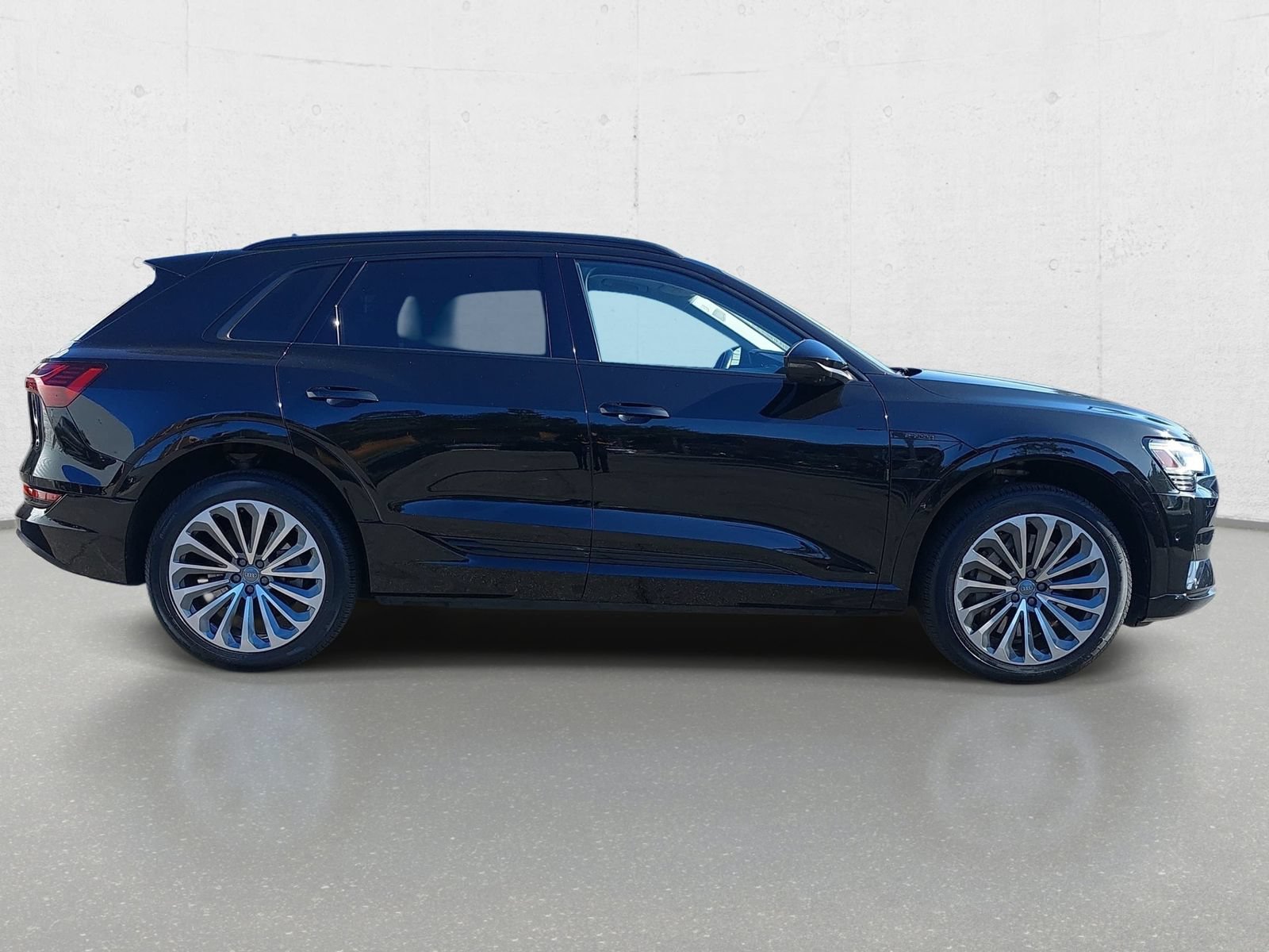 Used 2019 Audi e-tron Prestige AWD/4WD image 4