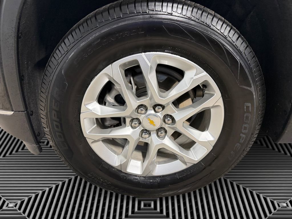 Used 2021 Chevrolet Traverse LT image 9